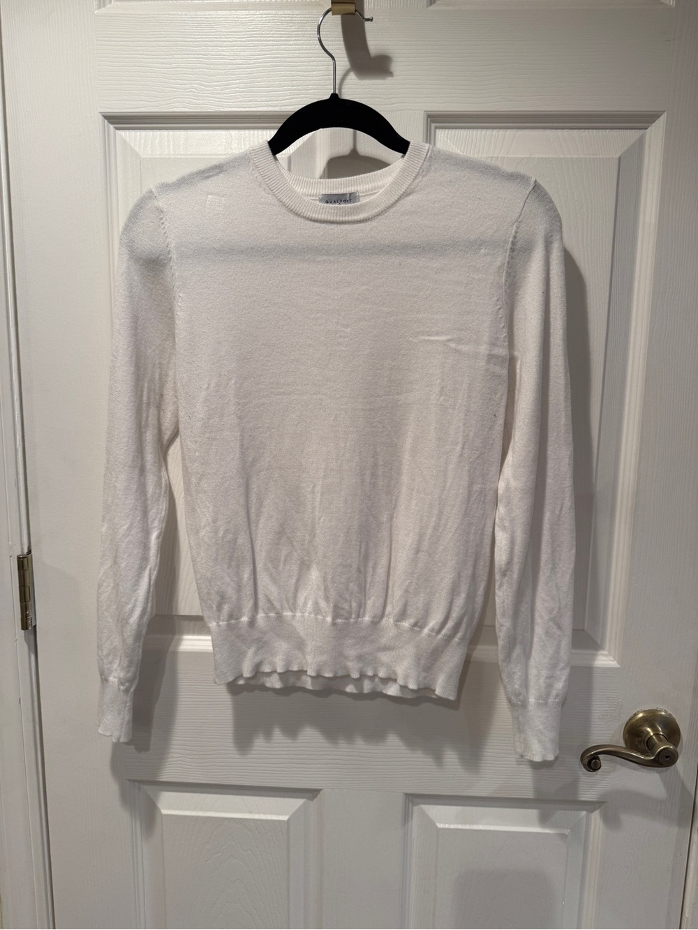 Qualfort Women’s Lightweight White Crewneck Sweater